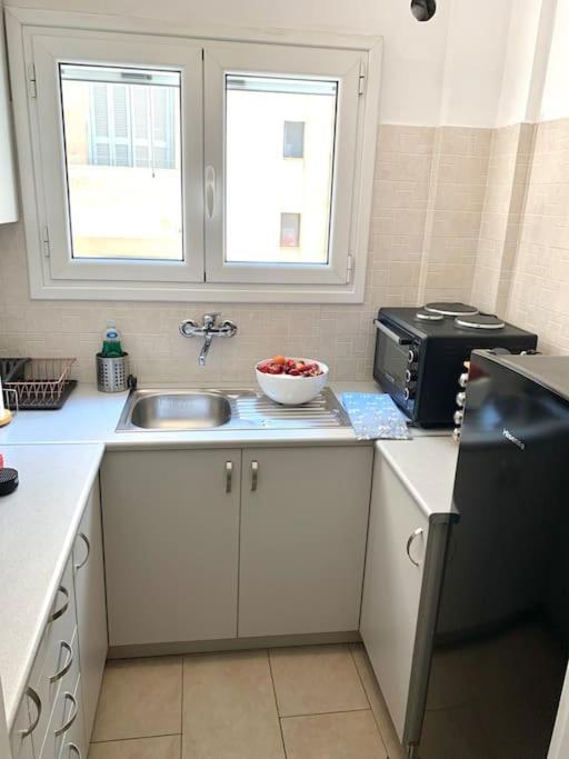 Spacious 4-Bedroom Family Home, 100M From Metro Афины Экстерьер фото