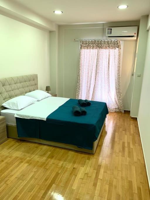 Spacious 4-Bedroom Family Home, 100M From Metro Афины Экстерьер фото